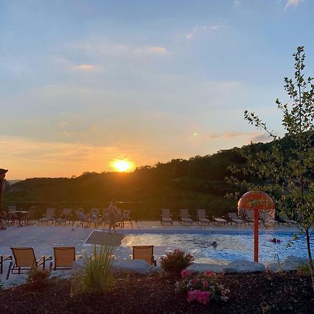 Chateau On The Cove Branson Exterior photo