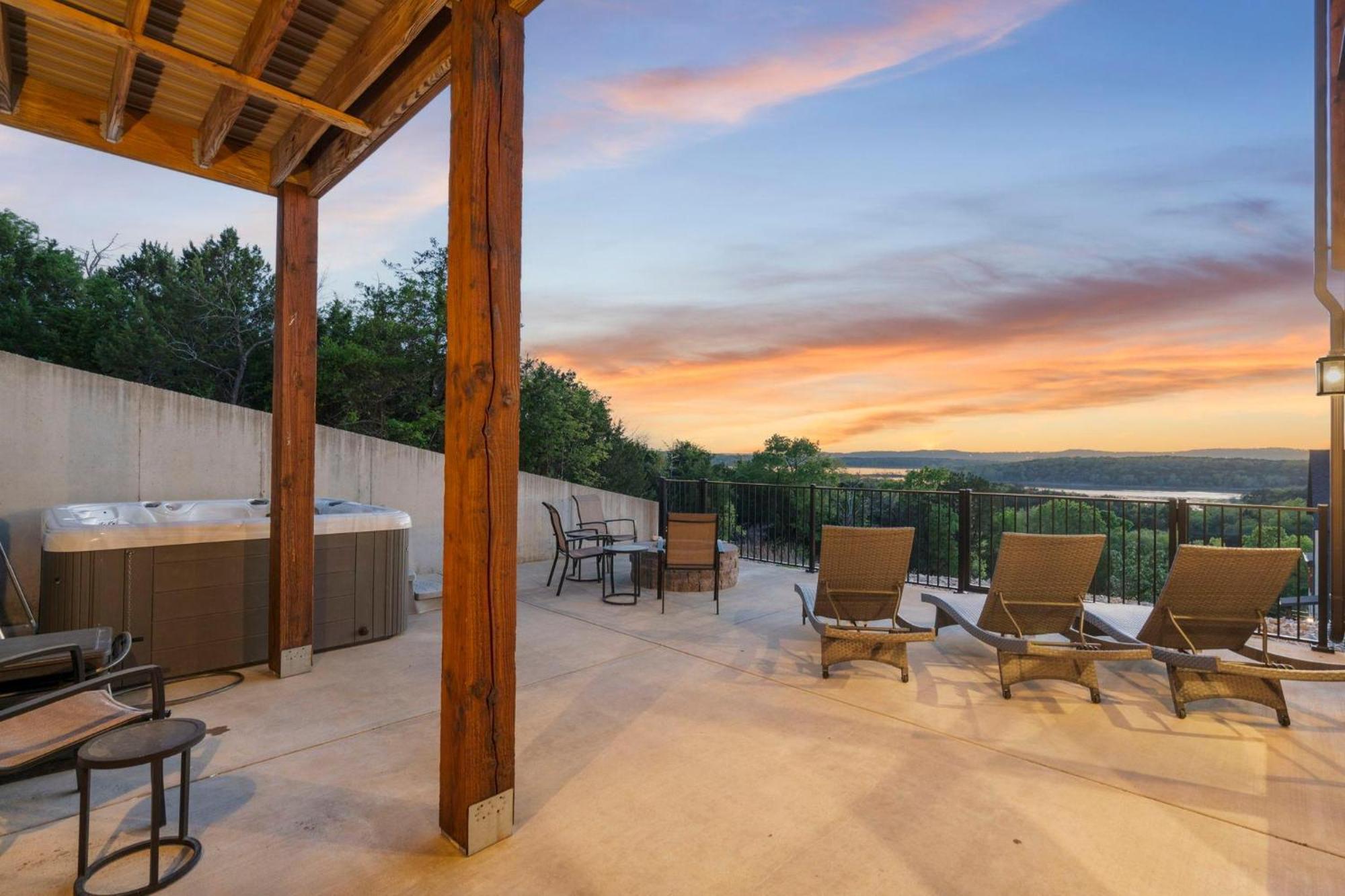 Chateau On The Cove Branson Exterior photo